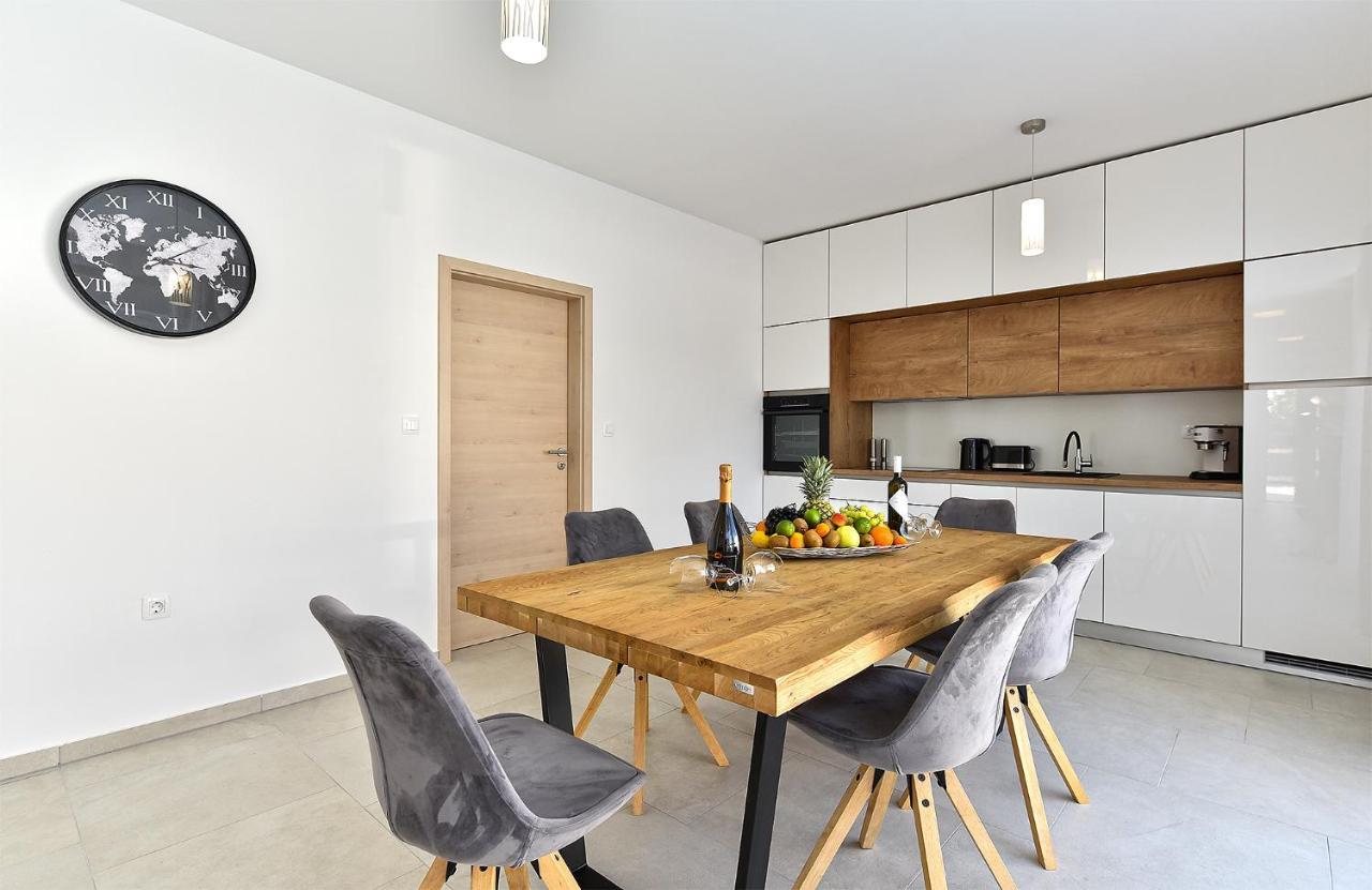 Villa Jlo 2 Mit 4 E-Bikes Peroj Exterior foto